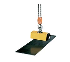 Magnetic hoist lifting a sheet of steel