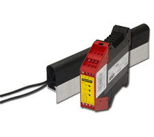 Low Sensitivity Sensing Edge with Angled Channel and PRSU-4 (for 24V AC/DC Supply)